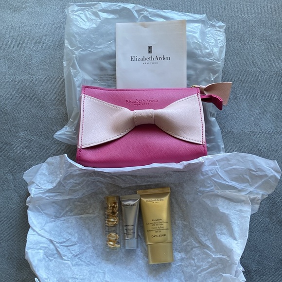 Elizabeth Arden New Cosmetic Bag - Picture 3 of 14